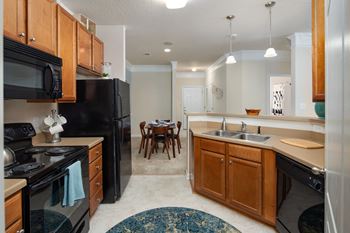 Efficient Appliances In Kitchen at Abberly Chase Apartment Homes by HHHunt, Ridgeland, SC